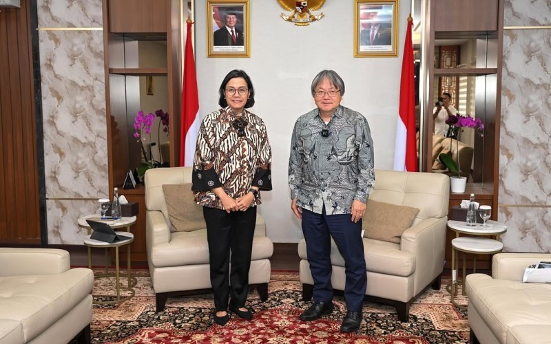 Menteri Keuangan, Sri Mulyani Indrawati menerima kunjungan Vice President for Development Finance of World Bank, Akihiko Nishio. (Foto: Instagram)