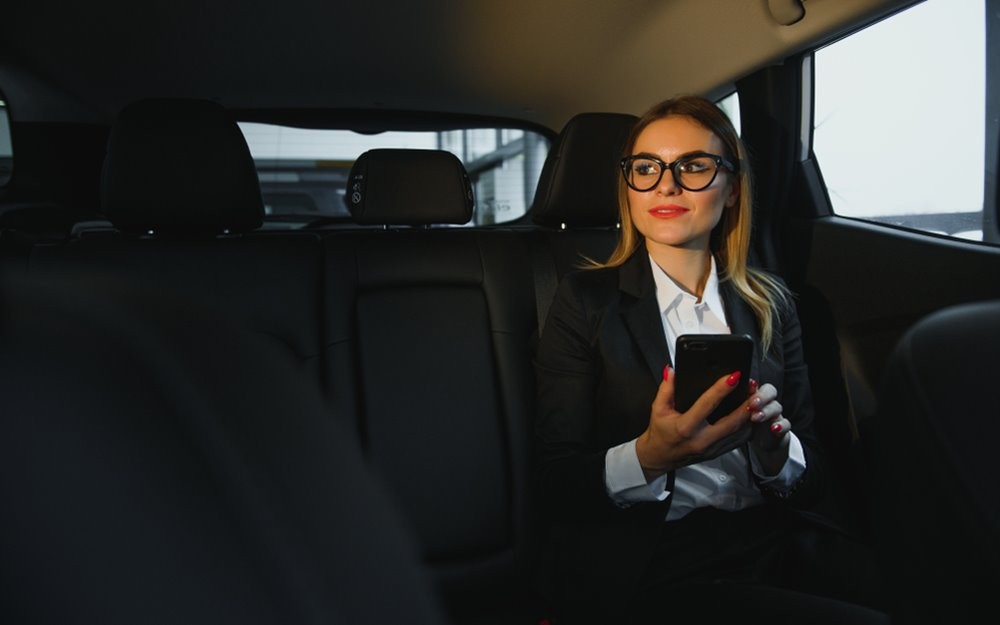 Strategi Mengatur Budget Perjalanan Bisnis dengan Layanan Sewa Mobil