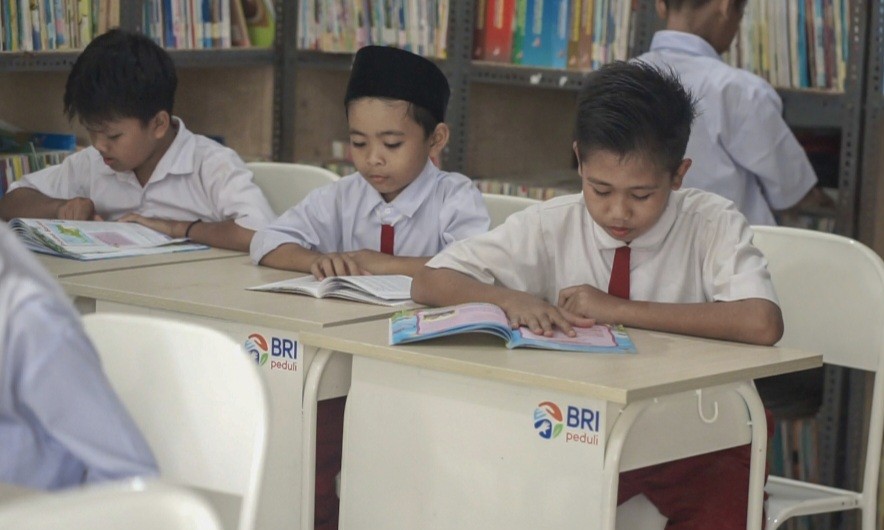 Dorong Peningkatan Kualitas Pendidikan, BRI (BBRI) Salurkan Bantuan Beasiswa bagi Pelajar (FOTO:Dok BRI)
