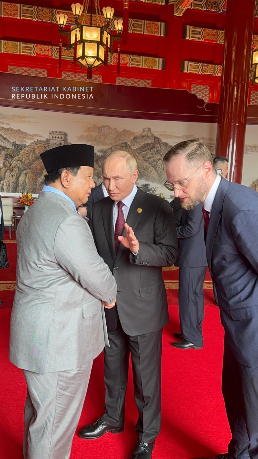 Intip Momen Kebersamaan Prabowo-Putin di China, Jabat Tangan hingga Berpelukan  (FOTO:Dok Biro Pers Sekretariat Presidenan)