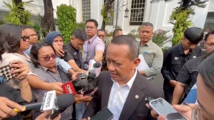 Bahlil Tegaskan Tak Tutup Impor SPBU Swasta, Kuota BBM Ditambah 110 Persen. (Foto: Binti Mufarida/Inews Media Group)