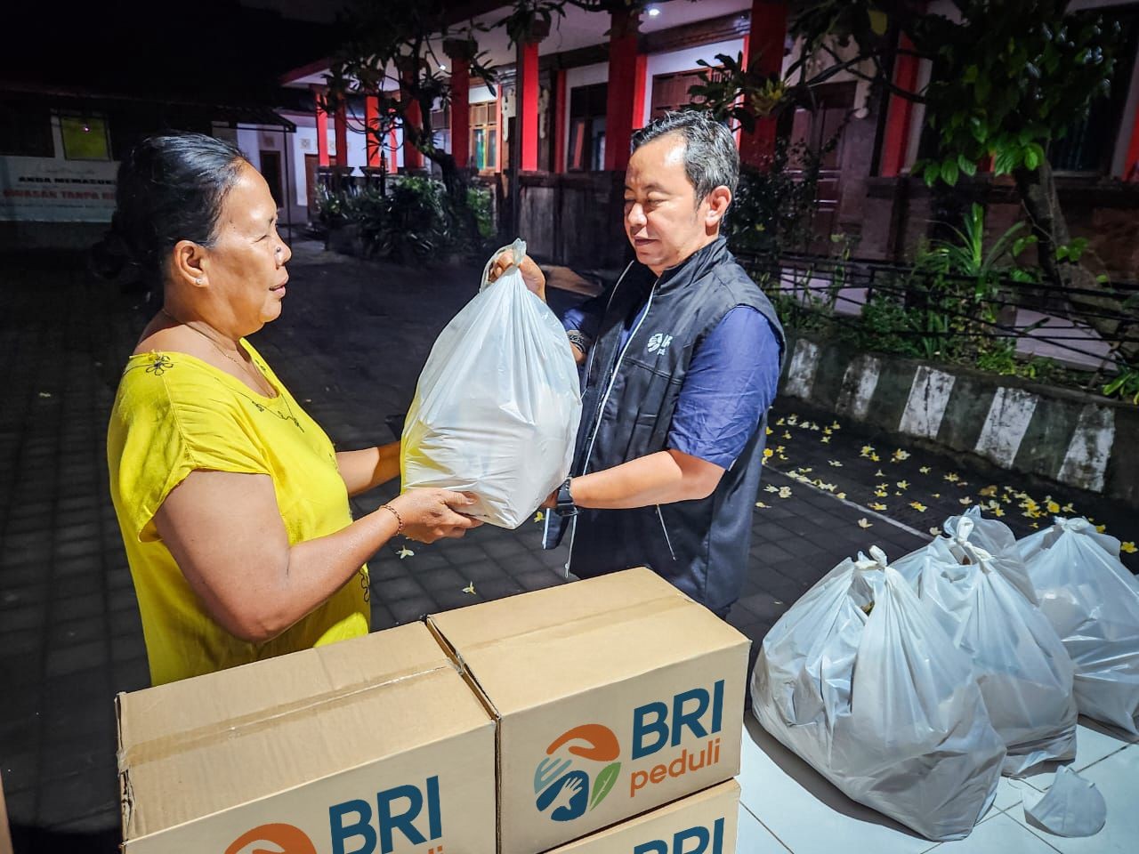 Tanggap Bencana Banjir Bali dan NTT, BRI Peduli Gerak Cepat Salurkan Bantuan (FOTO:Dok BBRI)