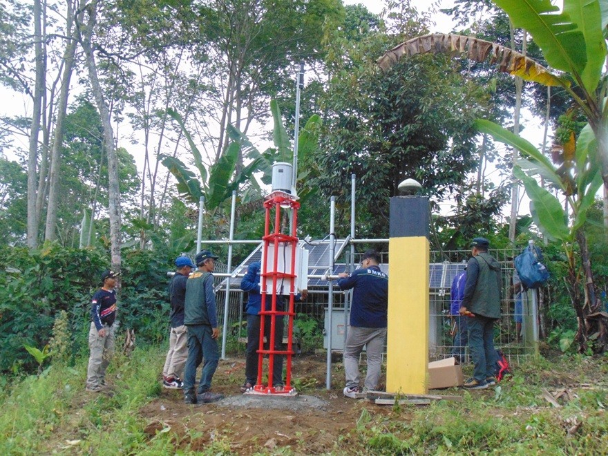 BNPB Tambah Unit Alat Peringatan Dini Banjir Lahar Dingin di Kawasan Gunung Semeru. (Foto BNPB)