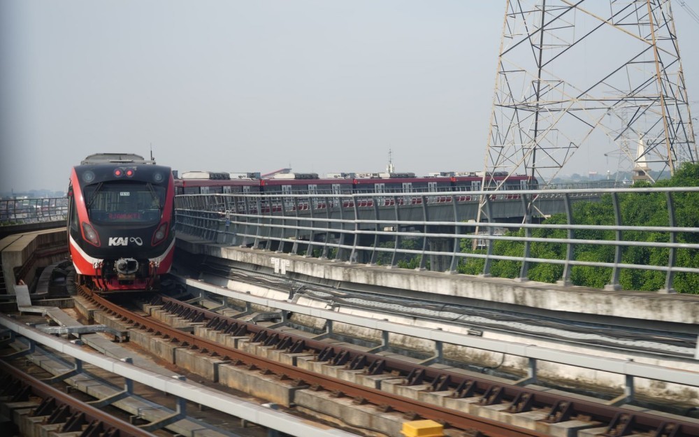 Gangguan Sinyal, Perjalanan LRT Lintas Stasiun Jati Mulya Sempat Terkendala (LRT Jabodebek)