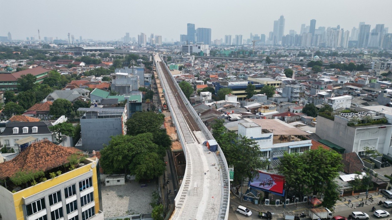 Progres Terbaru Proyek LRT Jakarta Fase 1B Velodrome-Manggarai di Jalan Pemuda-Pramuka. (Foto Istimewa)