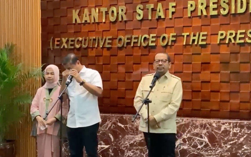 Tangis AM Putranto saat Serahkan Jabatan KSP ke Qodari (iNews Media Group)