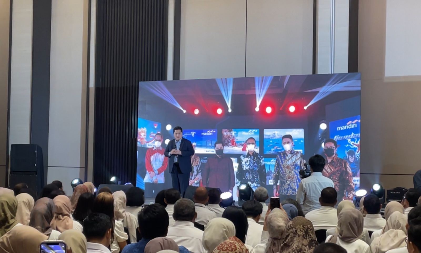 Erick Thohir Menangis Tersedu saat Pamit dengan Karyawan Kementerian BUMN. (Foto Tangguh/IMG)