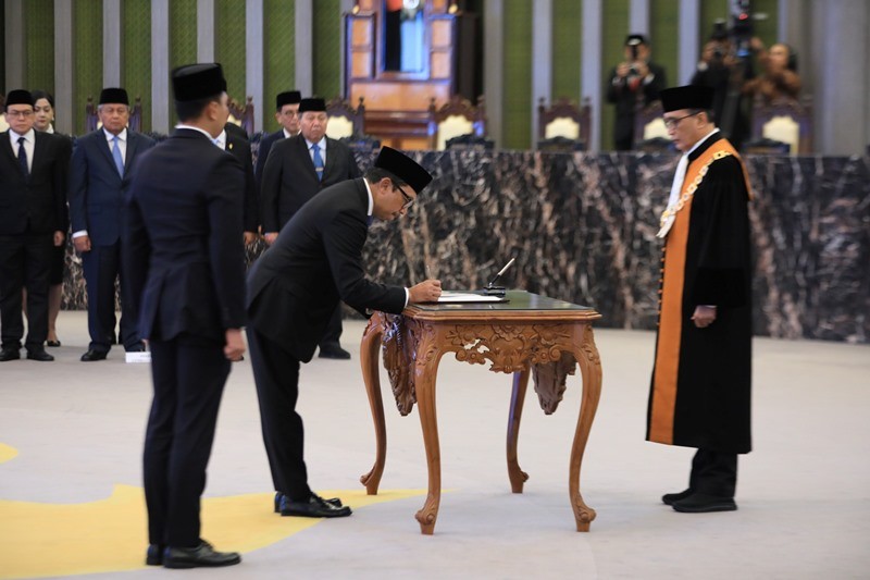 Juda Agung Dilantik Jadi Anggota Dewan Komisioner OJK Ex-Officio BI (Foto: iNews Media Group)