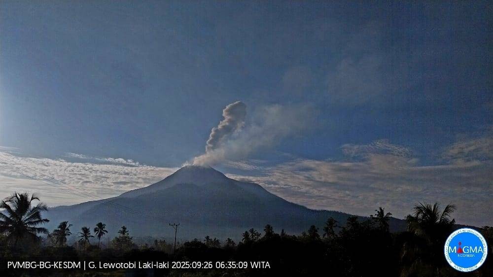 Gunung Lewotobi Laki-Laki Erupsi Lagi, Ketinggian Letusan Capai 1.000 Meter.  (Foto: Dok. PVMBG)