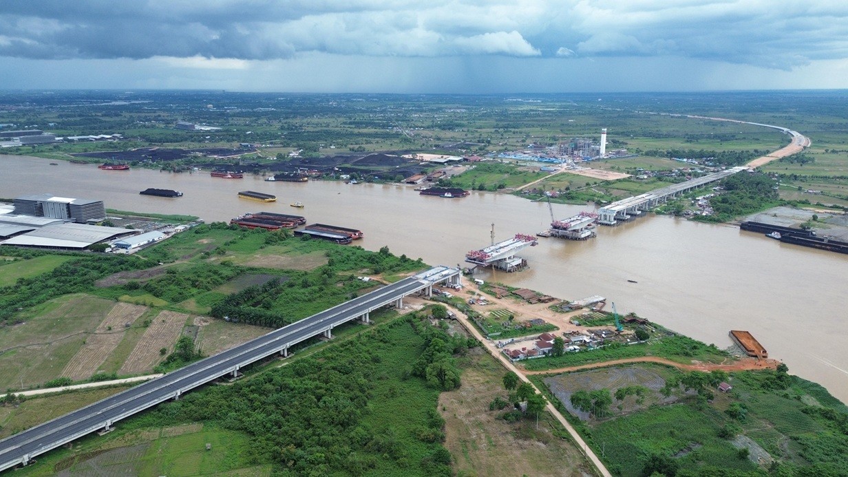 Gibran Targetkan Jalan Tol Palembang-Betung Beroperasi Fungsional Lebaran 2026. (Foto Istimewa)