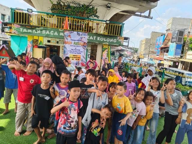 PNM Peduli Hidupkan Literasi Anak di TBM Kolong Ciputat (Foto: dok PNM)