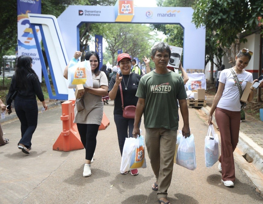 Mandiri (BMRI) Rayakan HUT ke-27 dengan Pasar Murah di Nawasena (FOTO:Dok Bank Mandiri)