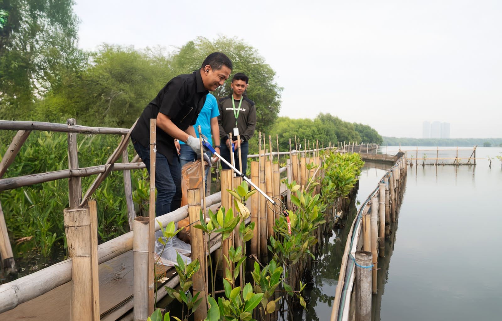 Tingkatkan Kualitas Hidup Masyarakat, Aksi Bersih Mandiri Libatkan 1.350 Peserta di Indonesia. (doc.BMRI)