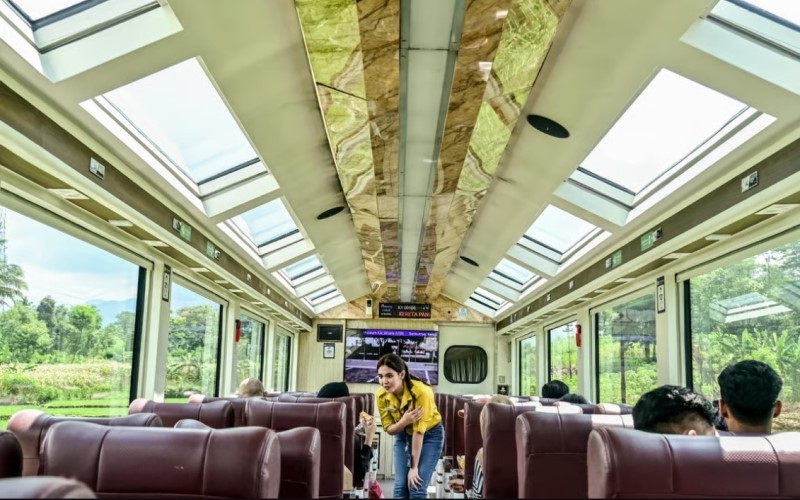 Kereta Panoramic kian diminati masyarakat sejak pertama kali diluncurkan pada 2022 dengan mengangkut total 247.740 pelanggan. (Foto: Dok. KAI)