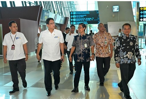 Usai Bank Mandiri, Purbaya Lanjutkan Sidak ke Bea Cukai dan Imigrasi Soetta. Foto: Instagram @menkeuri.