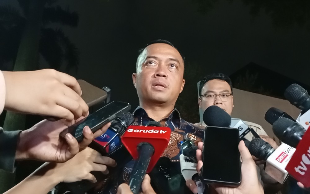 Gelar Ratas Minggu Malam, Prabowo Bahas Sistem Keuangan dan Perbankan dengan Menteri (Mohamad Refi Sandi/iNews Media Group)