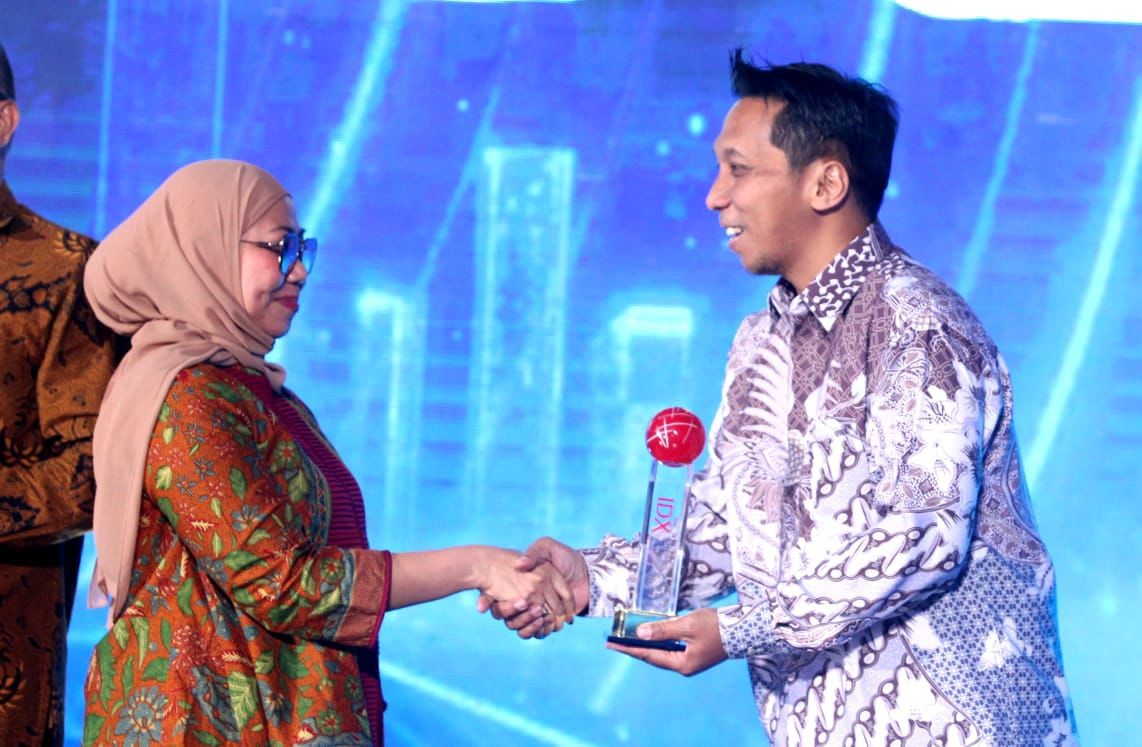 Mandiri (BMRI) Sabet Anugerah Utama ICAII 2025 Lewat Mandiri Looping for Life (FOTO:Dok Dinar/iNews Media Group)