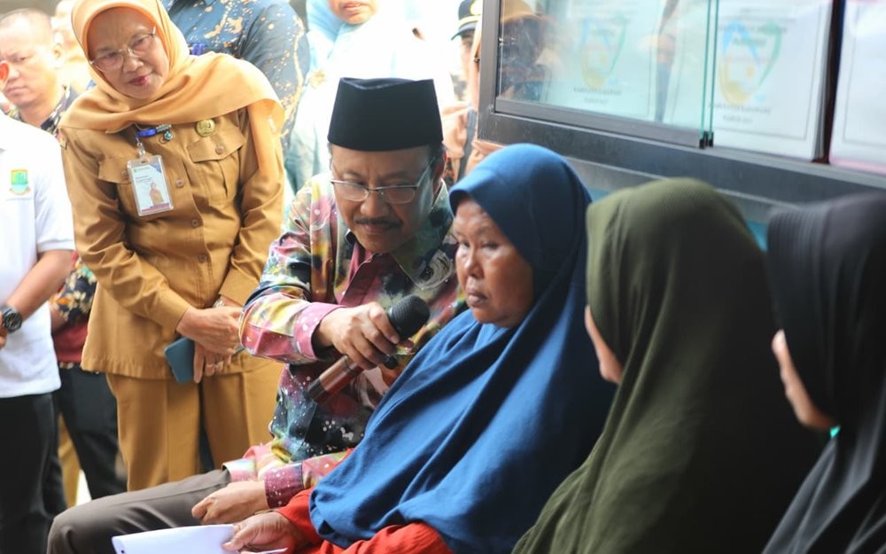 Mensos Cek Langsung Pencairan BLT, Pastikan Warga Terima Utuh Tanpa Potongan 