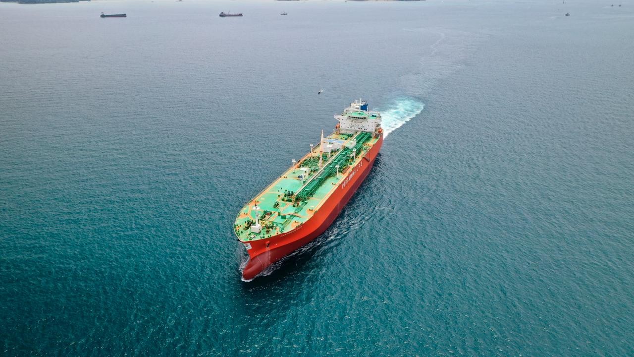 Kisah Pelaut PIS Antarkan Energi: Diterjang Ombak 9 Meter hingga Ancaman Perompak. (Foto: Dok. PIS)