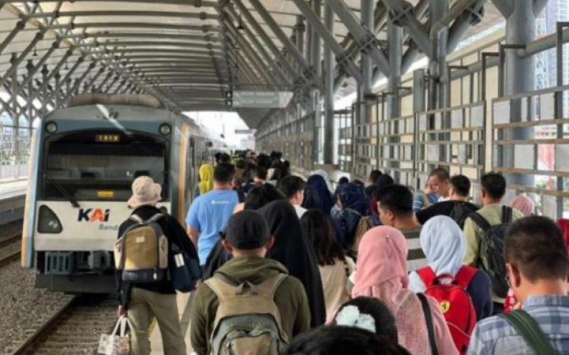 PT Kereta Api Indonesia (Persero) atau KAI memastikan jalur kereta Medan-Binjai kembali beroperasi. (Foto: iNews Media Group)
