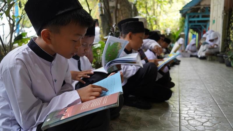 PTBA Salurkan Beasiswa Ayo Sekolah Dukung Pendidikan Inklusif dan  Berkelanjutan  (Foto: dok PTBA)