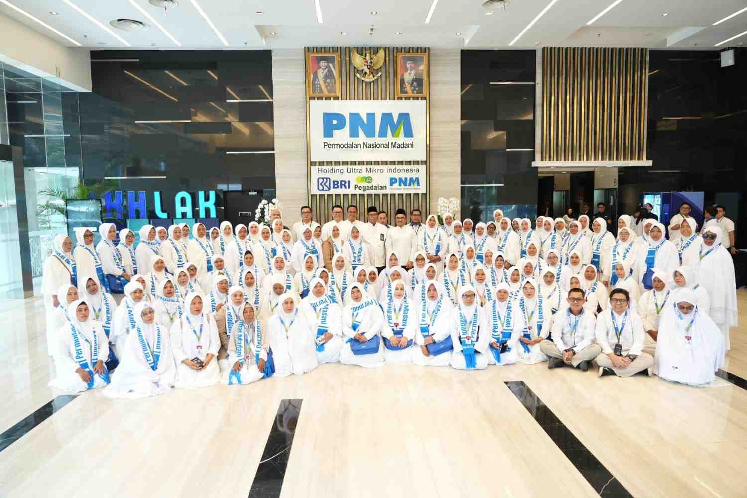 Kisah Ibu Mekaar Menuju Tanah Suci: PNM Temani Hidup Saya dari Nol Hingga Bisa Sekolahkan Anak. (Foto: Doc PNM)