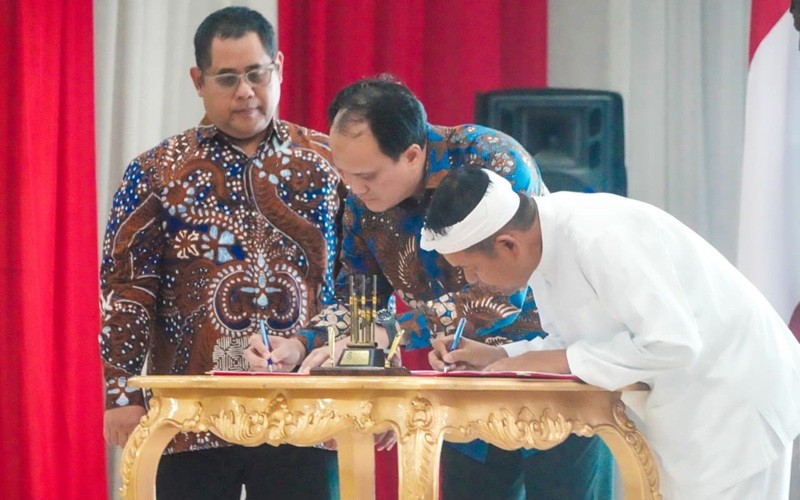 Komisi Pemberantasan Korupsi (KPK) menyerahkan aset rampasan negara senilai Rp16,39 miliar kepada Pemerintah Provinsi Jawa Barat. (Foto: Ist)