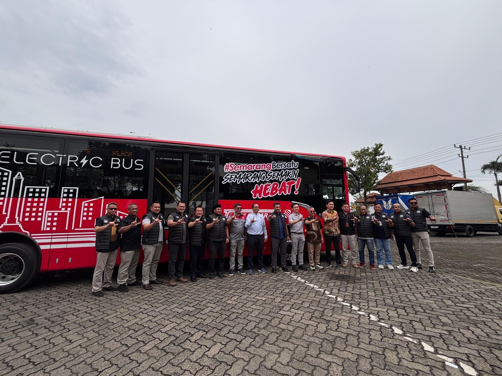 Perangi Cumi-Cumi Darat, VKTR Gandeng Laksana Uji Coba Bus Listrik untuk Trans Semarang (foto: iNews Media Group)