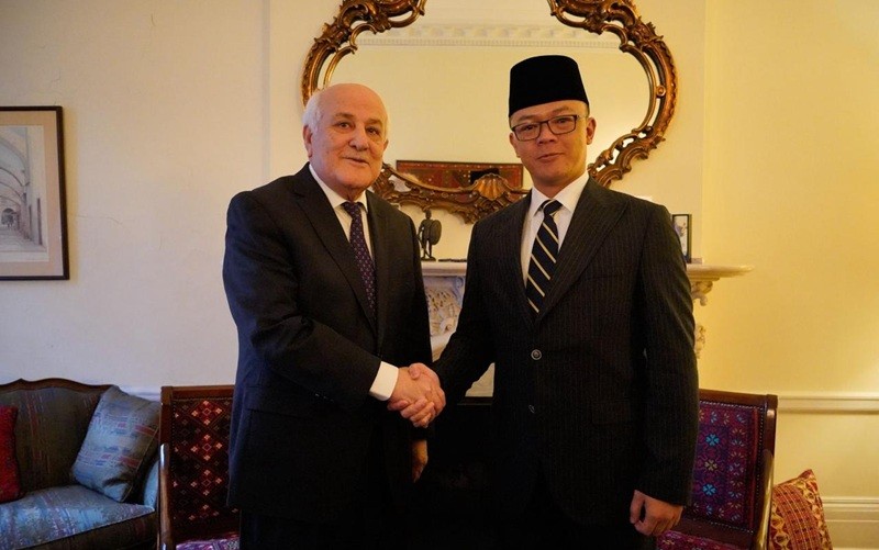 Menteri Luar Negeri RI, Sugiono melakukan pertemuan bilateral dengan Wakil Tetap Palestina untuk PBB, Riyad Mansour. (Foto: Ist)