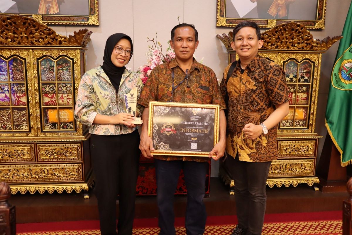 Komitmen Transparansi, PTBA Raih Anugerah Keterbukaan Informasi Publik 2025. (Foto: iNews Media Group)