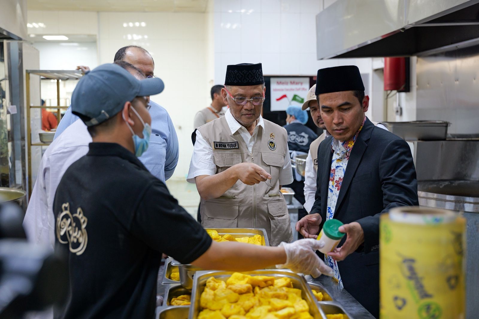 Menhaj Tinjau Kesiapan Dapur di Madinah, Pastikan Cita Rasa Nusantara untuk Jamaah Indonesia (FOTO:Dok Kemenhaj)