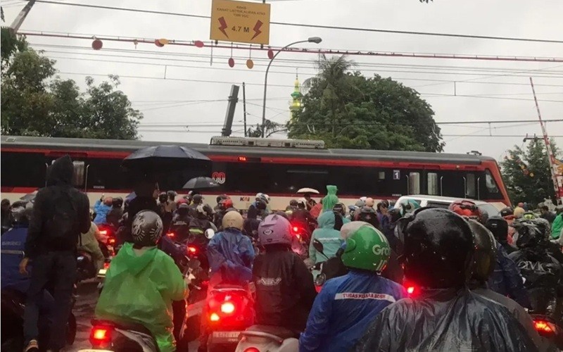 Perjalanan KRL relasi Tangerang dan KA Bandara Soekarno-Hatta mengalami gangguan pada Jumat (20/2/2026) pagi. (Foto: Ist)