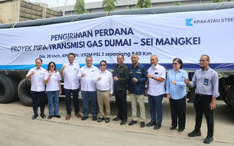 PT Krakatau Steel (Persero) Tbk (KRAS) memulai pengiriman perdana pipa baja untuk Proyek Pipa Gas Transmisi Dumai–Sei Mangkei (Dusem). (Foto: Ist)