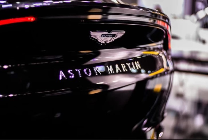 Pendapatan Turun hingga 21 Persen di 2025, Aston Martin Bakal Kurangi 20 Persen Karyawan. (Foto: iNews Media Group)