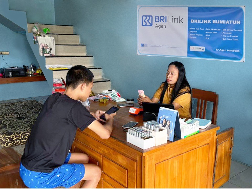 Dedikasi Rumiatun, BRILink Agen di Grobogan yang Sigap Melayani Warga Desa di Garis Depan. (Foto: Doc BBRI)