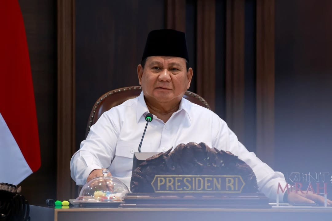 Presiden Prabowo Subianto memaparkan sejumlah  yang dilakukan berbagai negara sebagai respons atas kenaikan harga minyak mentah dunia. (Foto: Dok. Setneg)