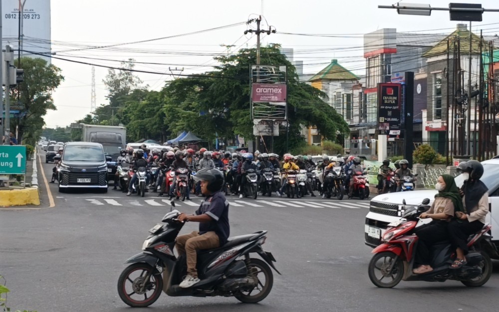 Jelang Lebaran, Arus Mudik Jalur Pantura Makin Padat Sore Ini (Mei Sada/iNews Media Group)