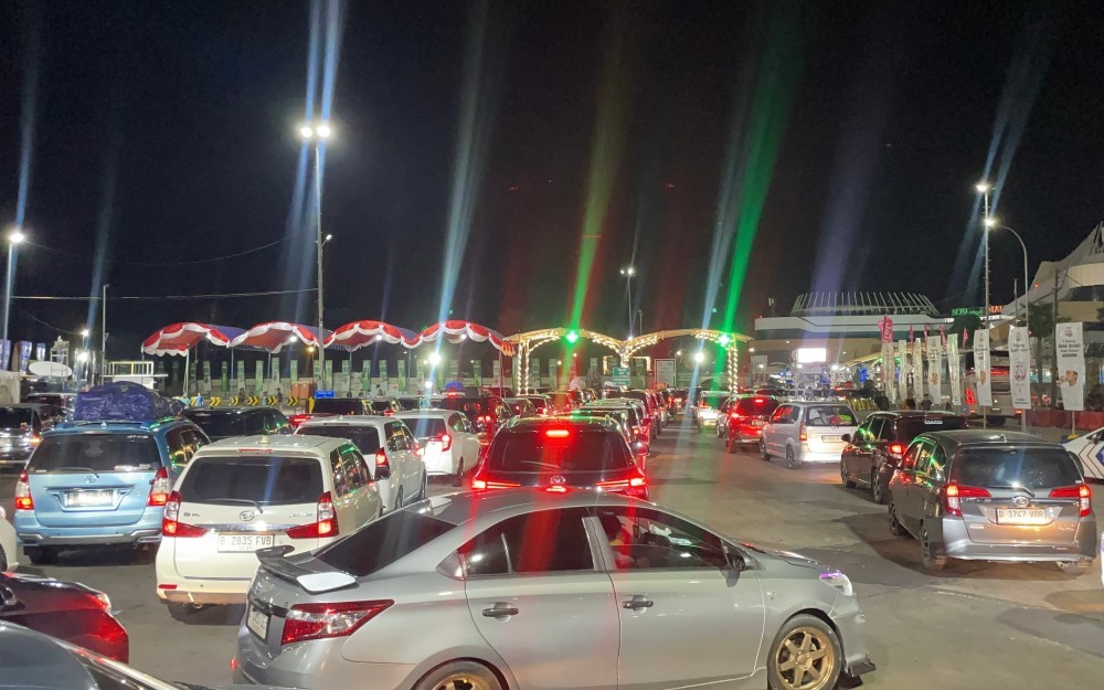 Potret antrean kendaraan di Pelabuhan Merak Rabu (18/3/2026). (Foto: Niko Prayoga/iNews Media Group)