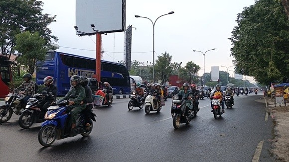 Hujan Tak Surutkan Semangat Pemudik, 110 Ribu Motor Padati Jalur Pantura Jelang Lebaran 2026. (Foto Mei Sada/IMG)