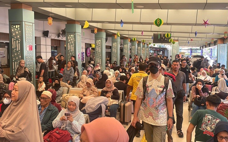 Stasiun Pasar Senen, Jakarta Pusat masih dipadati pemudik menjelang Lebaran 2026. (Foto: iNews Media/Tangguh Yudha)