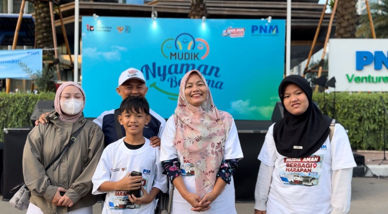 Cerita Ibu Eka Setelah Dua Tahun Menahan Rindu Kini Bisa Mudik Nyaman Bareng PNM. Foto: PNM.