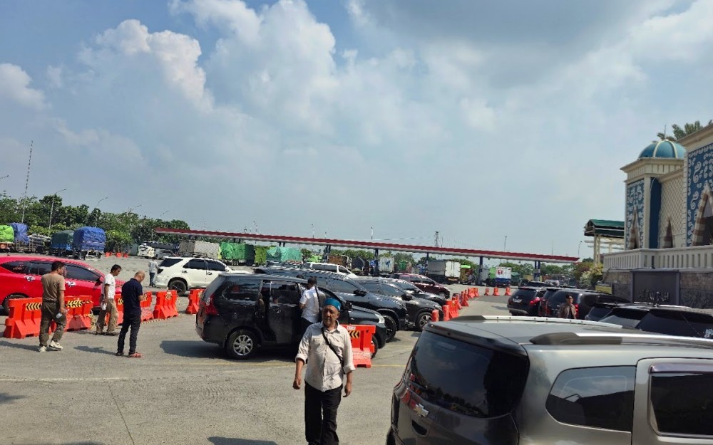 Lebaran Hari Kedua, Rest Area KM 57 A Arah Cikampek Berlakukan Buka Tutup Sementara 