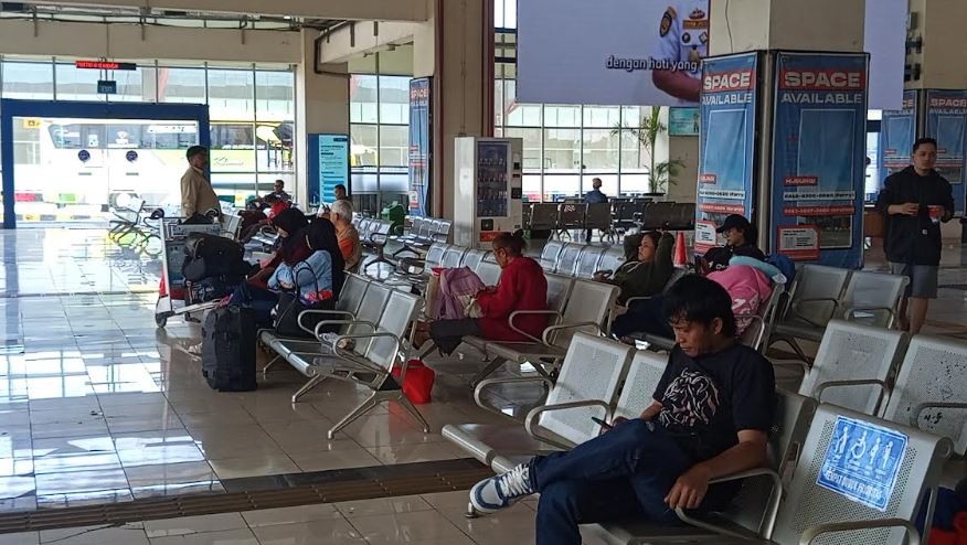 Arus Balik Dimulai, 1.401 Pemudik Tiba di Terminal Pulogebang (Foto: iNews Media Group)