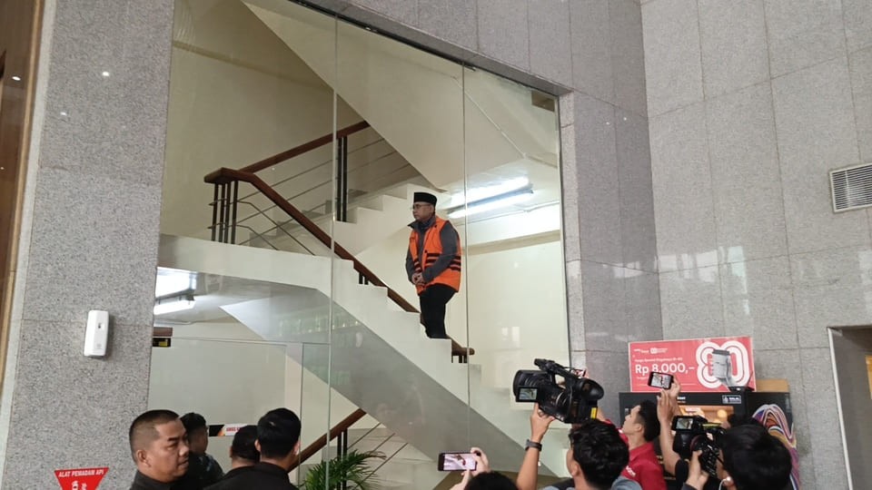 Sempat Jadi Tahanan Rumah saat Lebaran, Gus Yaqut Bersyukur Bisa Sungkem ke Ibu. (Foto: MNC Media)