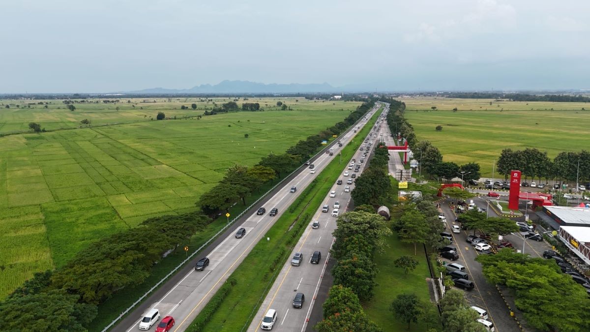 74 Ribu Kendaraan Mengarah ke Jakarta, Seluruh Rest Area Tol Cipali Buka-Tutup. (Foto: iNews Media Group)