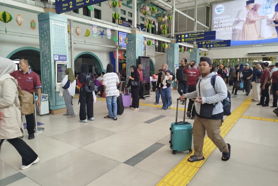 Stasiun Pasar Senen Terpantau Lengang pada H+4 Lebaran (FOTO:iNews Media Group)