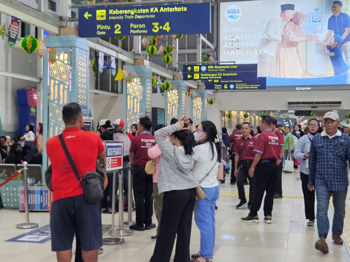 210 Ribu Orang Telah Kembali ke Jakarta Naik Kereta selama Arus Balik Lebaran. (Foto: Yuwantoro Winduajie/iNews Media Group)