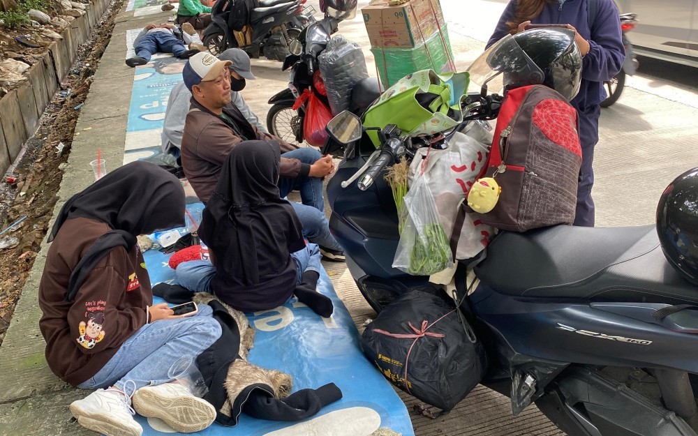 Cerita Pemudik Motor Pulang ke Banten, Pilih Bermalam di Pinggir Jalan agar Sang Anak Tak Kelelahan