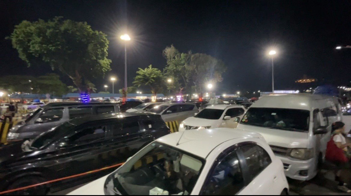 Kendaraan Mulai Ramai di Pelabuhan Bakauheni saat Malam Puncak Arus Balik Lebaran (FOTO:Dok Niko)