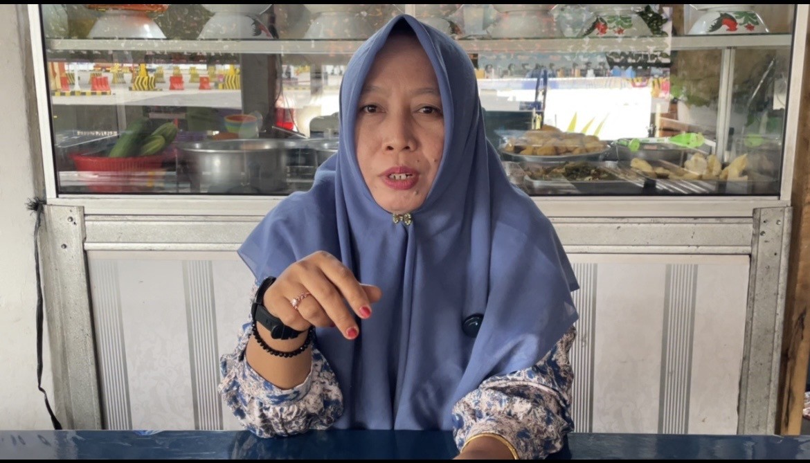 Kisah Inspiratif Bude Puji, Pedagang Pelabuhan Bakauheni yang Sering Gratiskan Nasi Bungkus. (Foto: MNC Media)